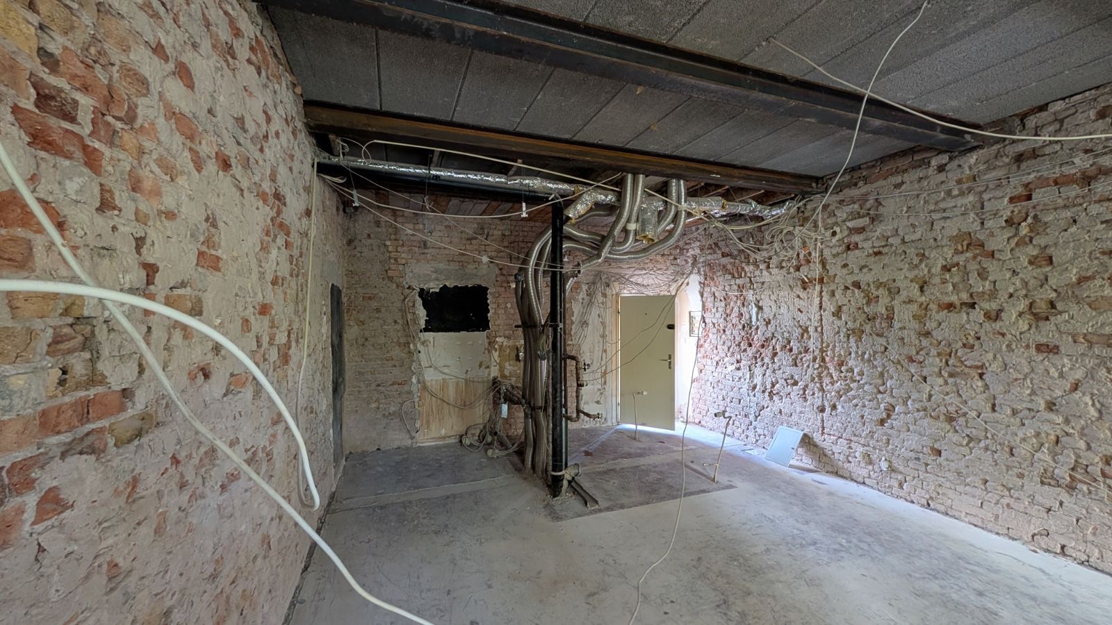 Abgeschlossene Entkernungsarbeiten im Rohbau